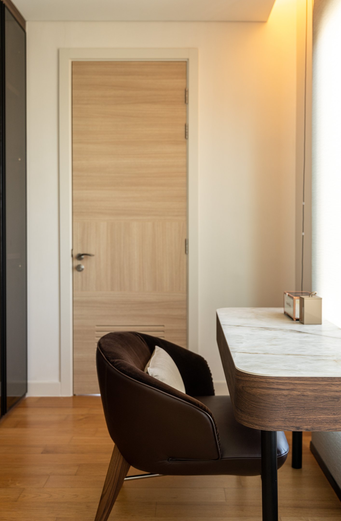 Plateau table Neolith Himalaya Crystal