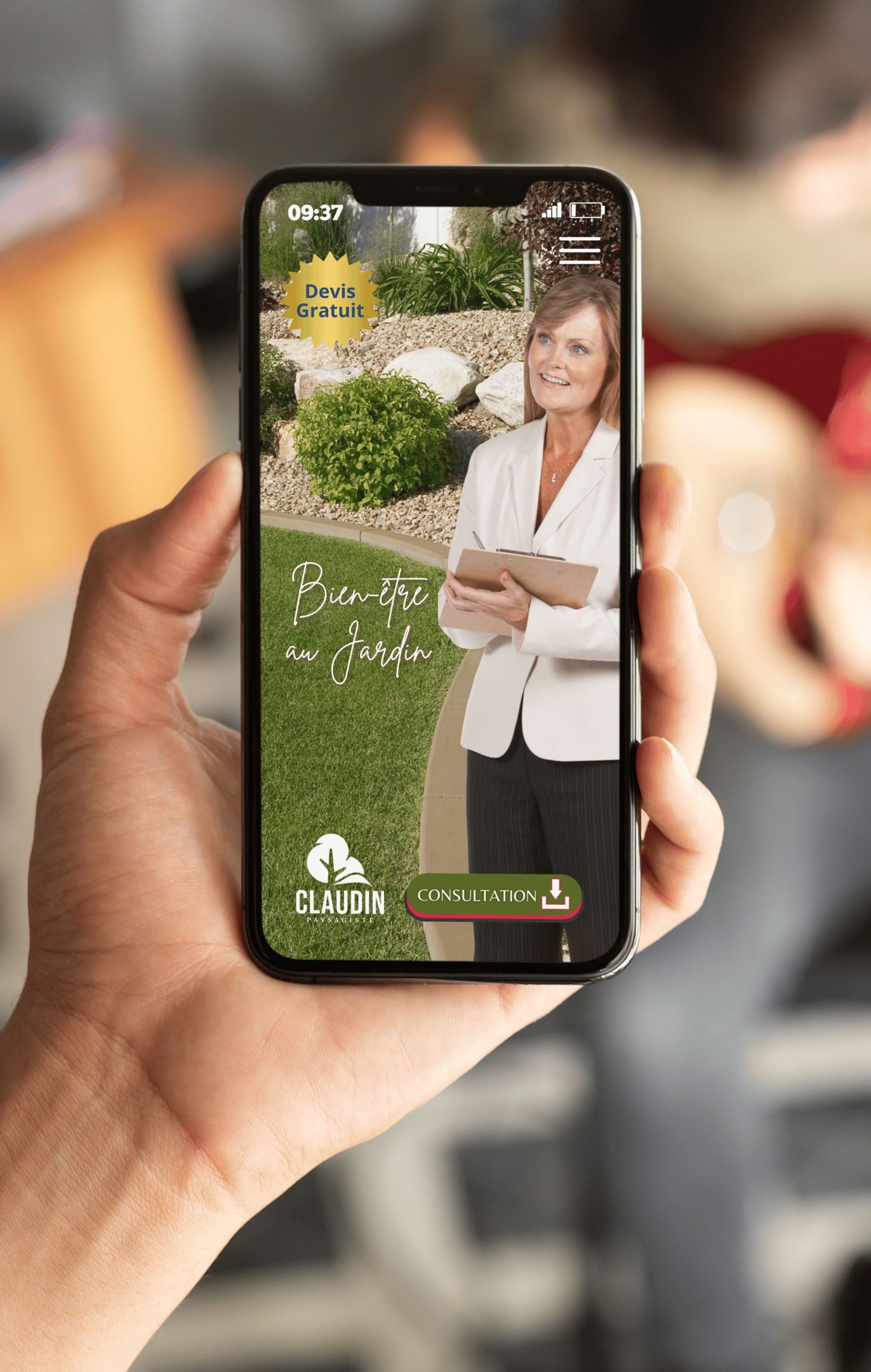 Smartphone montrant un site web de service d'aménagement paysager avec un paysagiste.