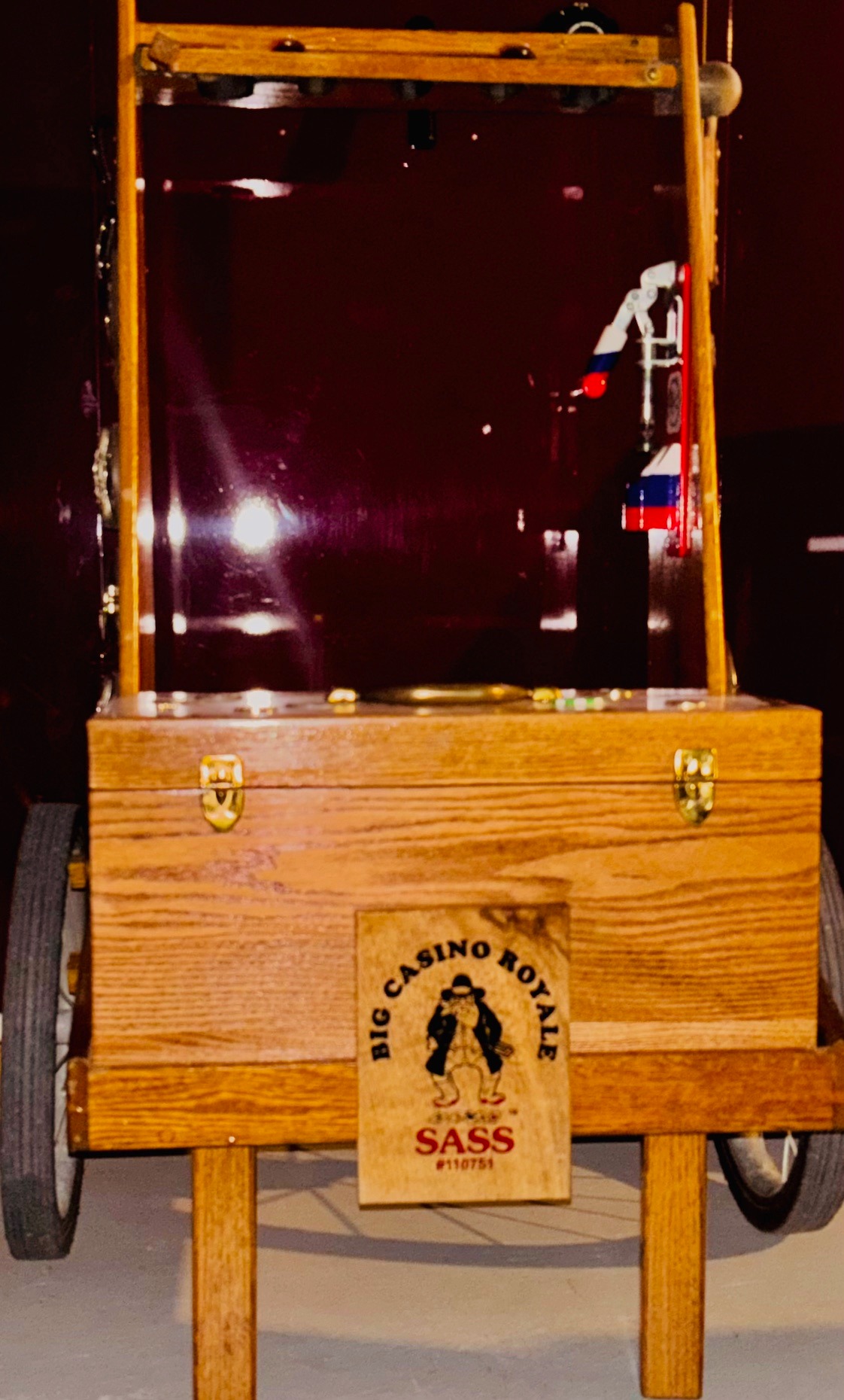 Gun cart with plaque