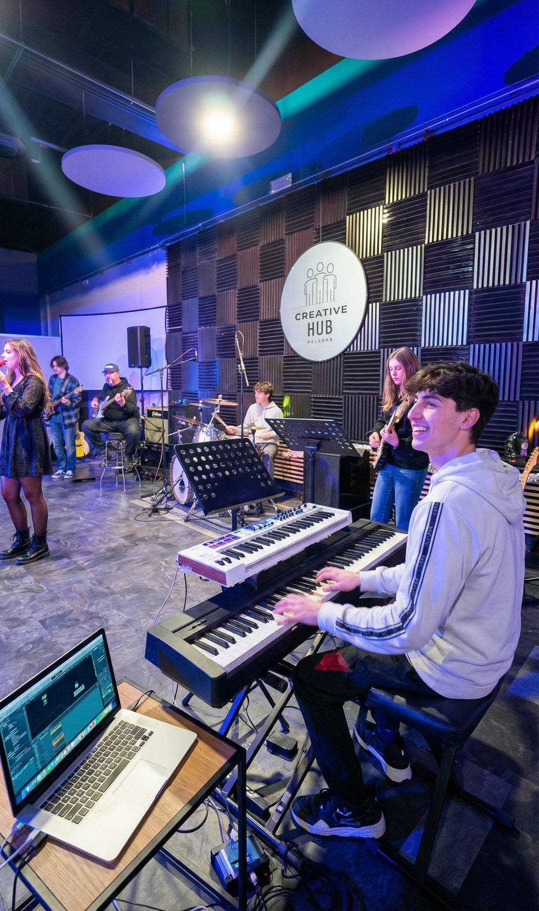 Giovane Studente di Pianoforte Presso Creative Hub Academy