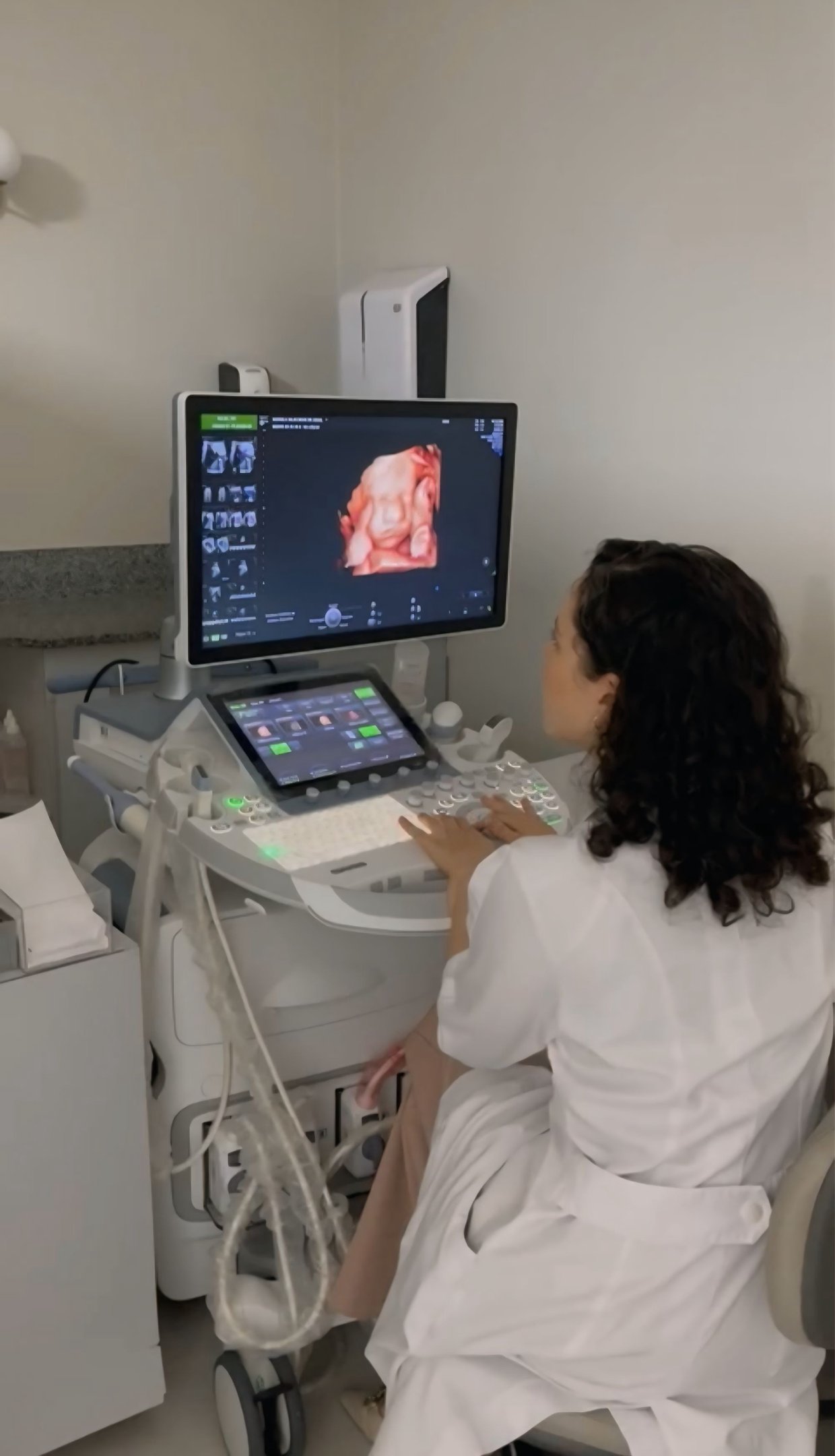 A female technician performs a 3D baby ultrasound using professional medical imaging equipment.