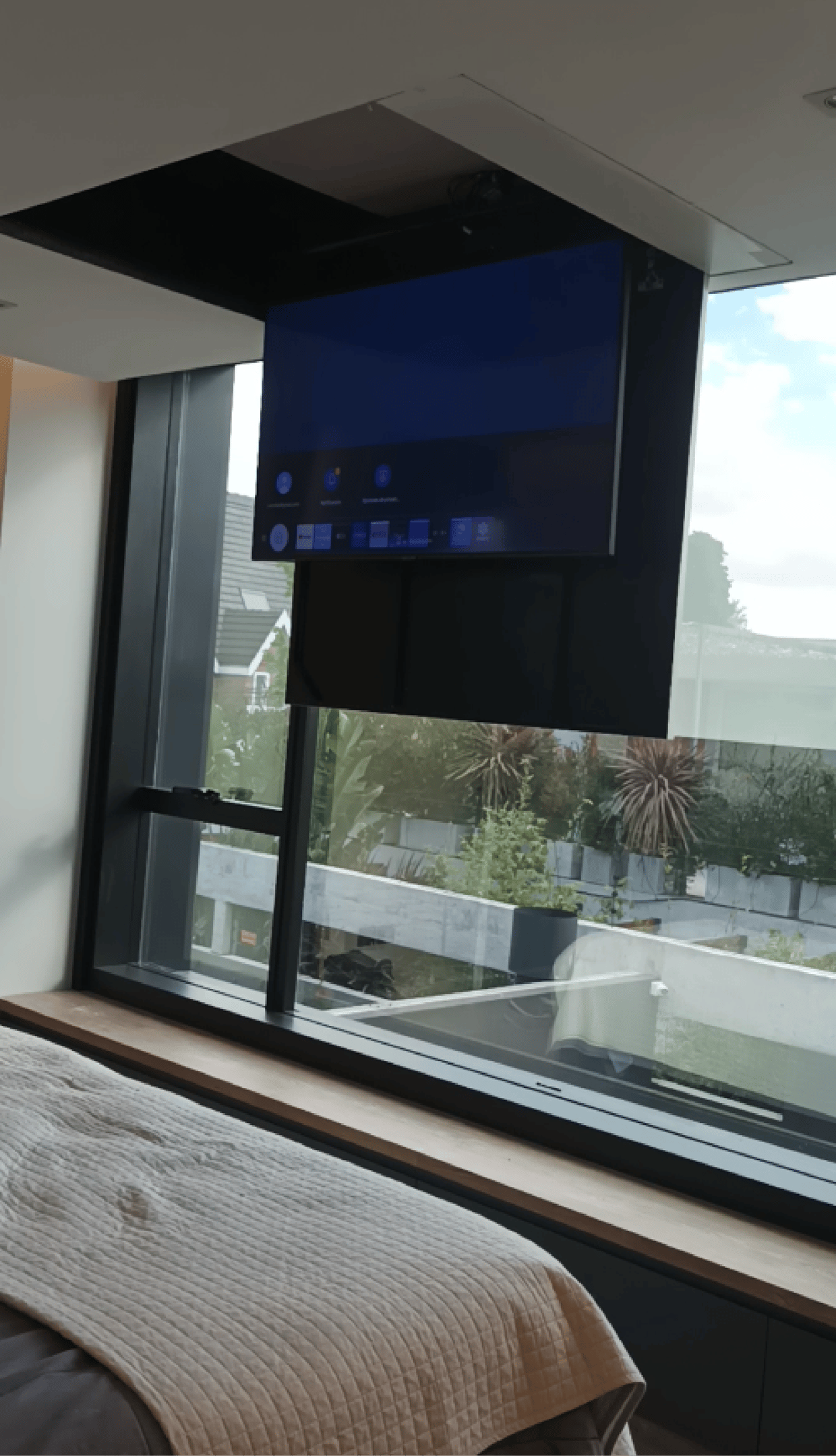 descensor pivotante de techo hasta 50"