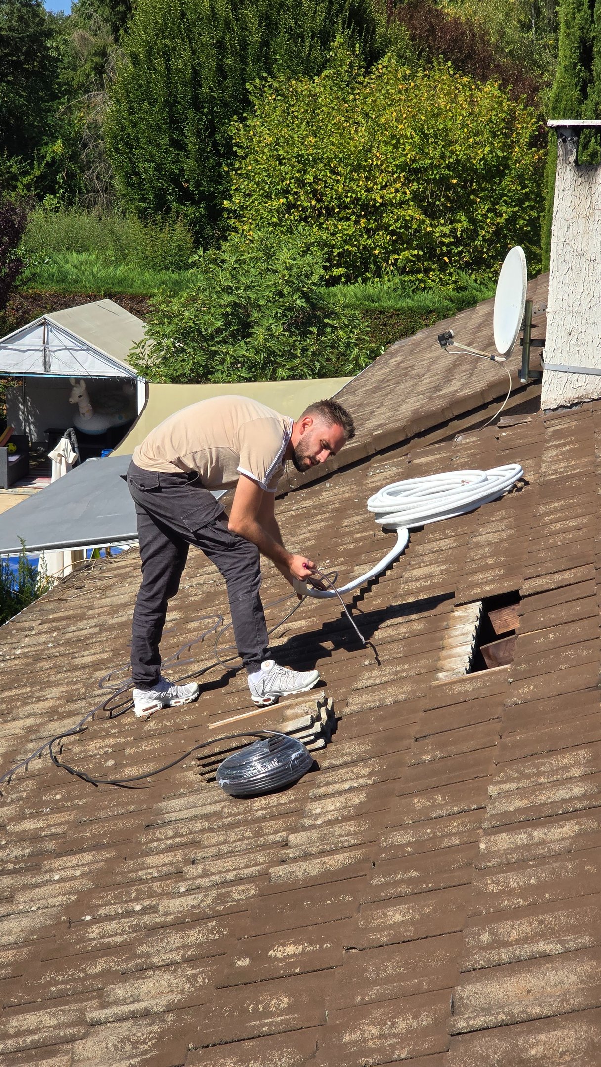 Passage de liaisons frigorifiques sous toiture