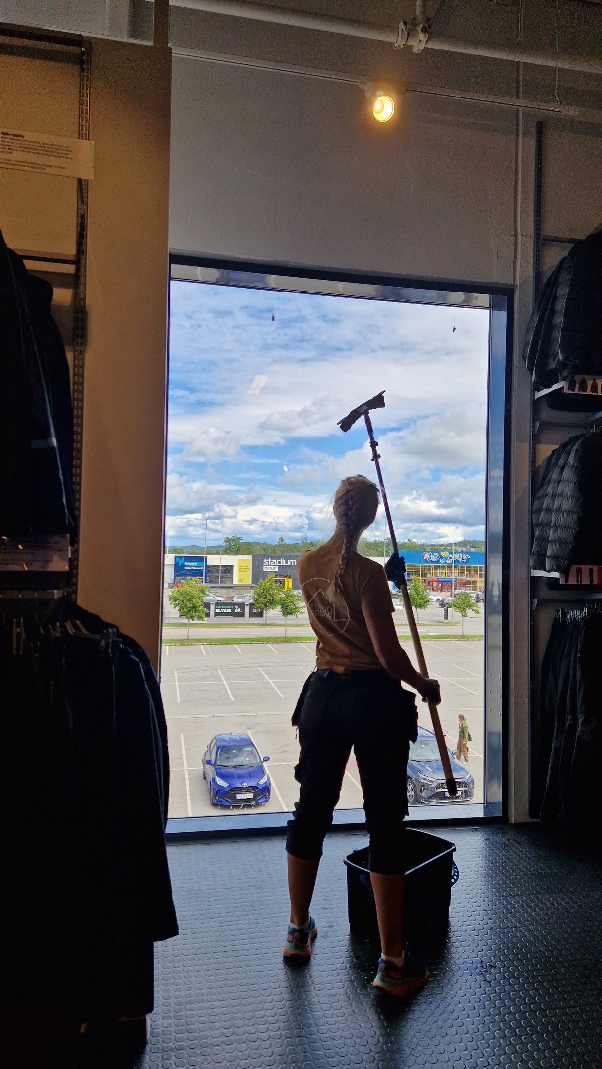 Innvendig vindusvask på Frøya