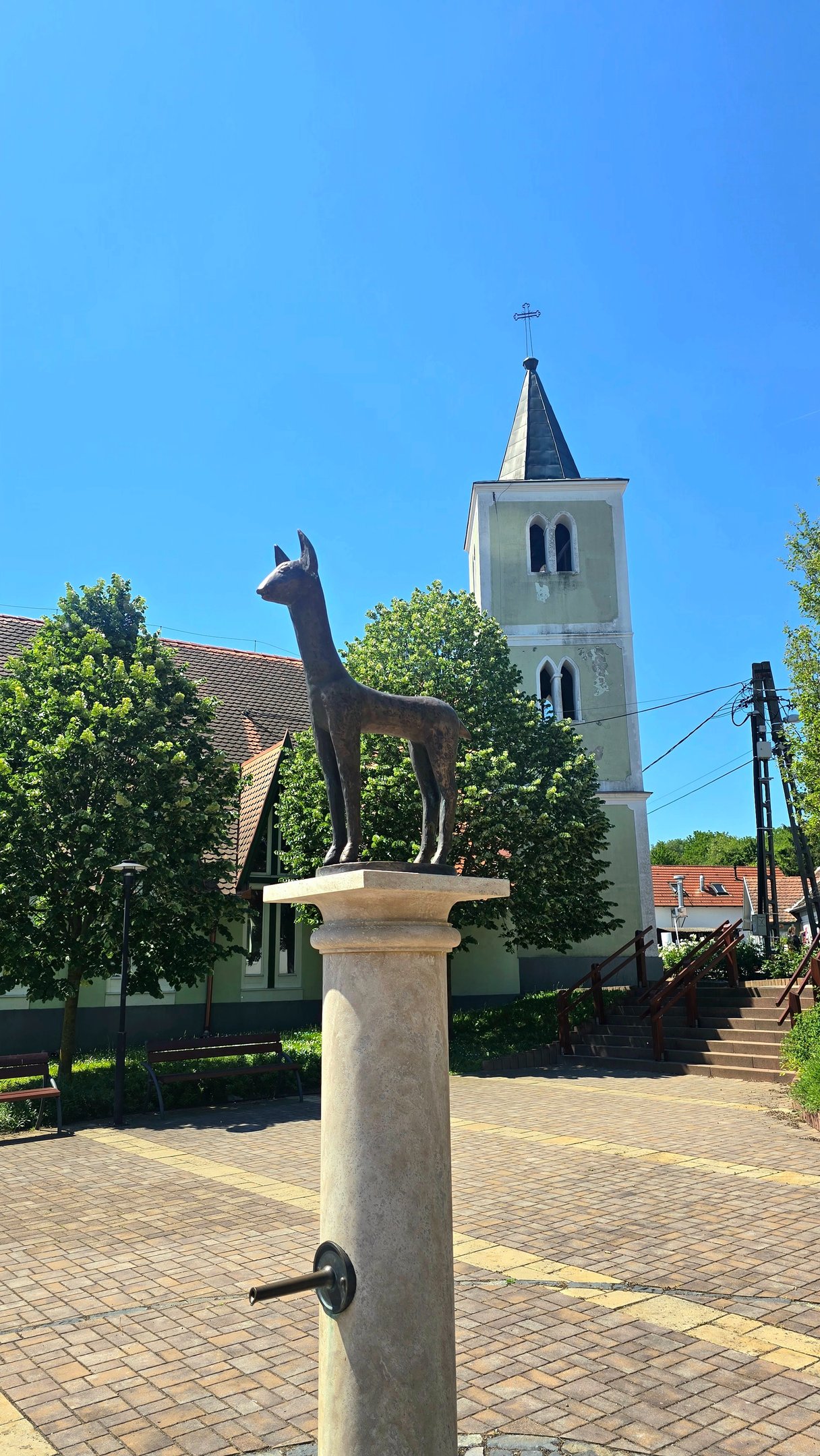 Pomnik sarenki - zabawki, historyczny symbol Hévíz