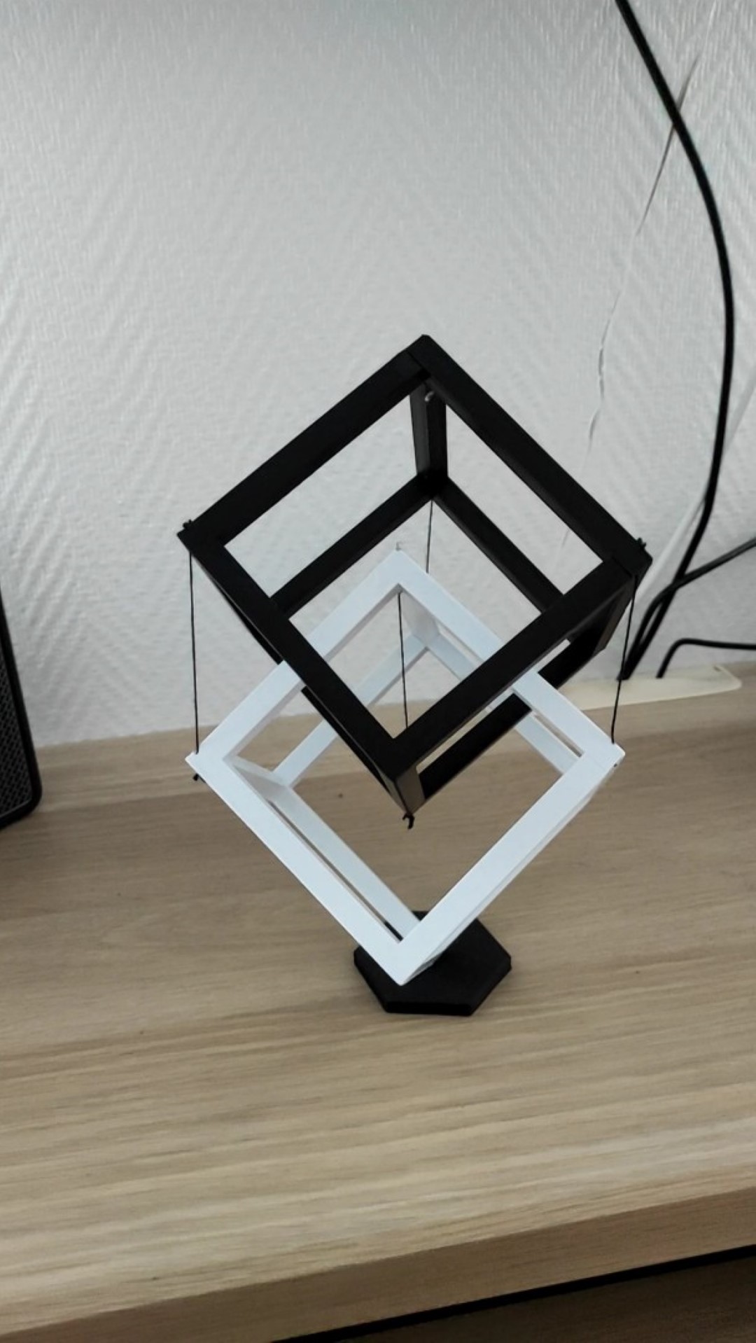 Cube montrant la tenségrité