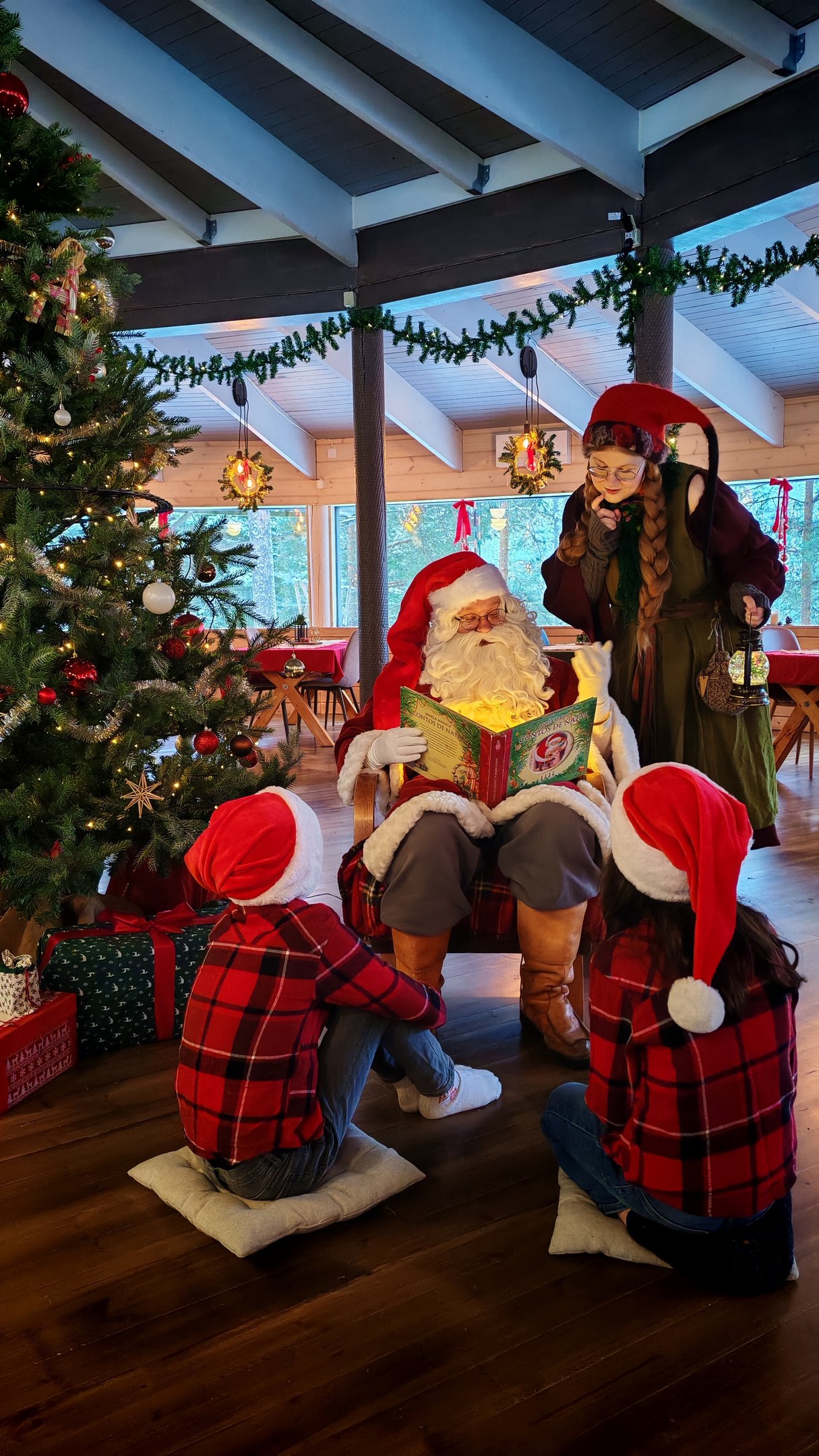 Joulupukin ja joulumuorin tapaaminen