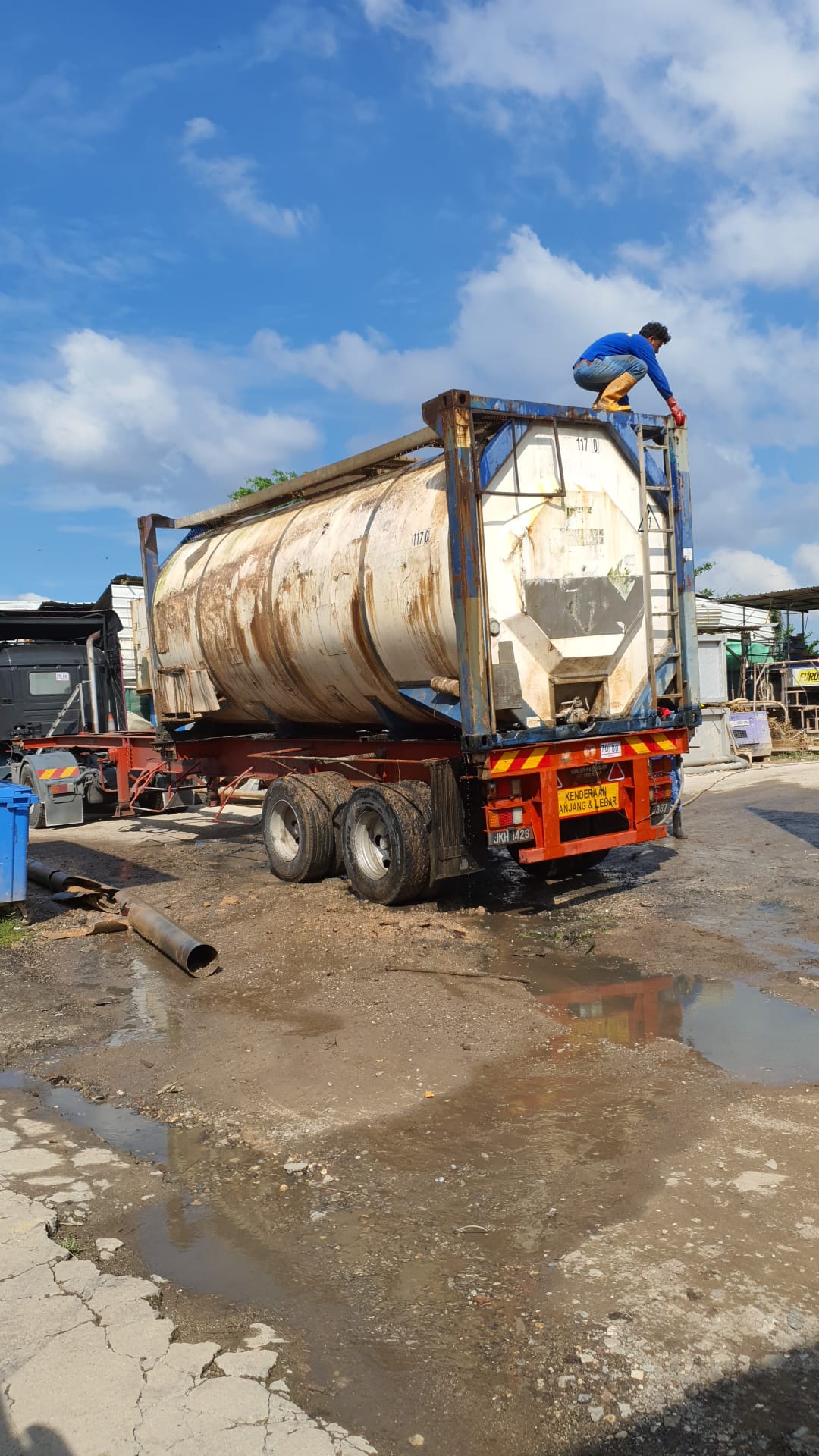 Old and rusty ISO tank for buyback under used equipment recovery program