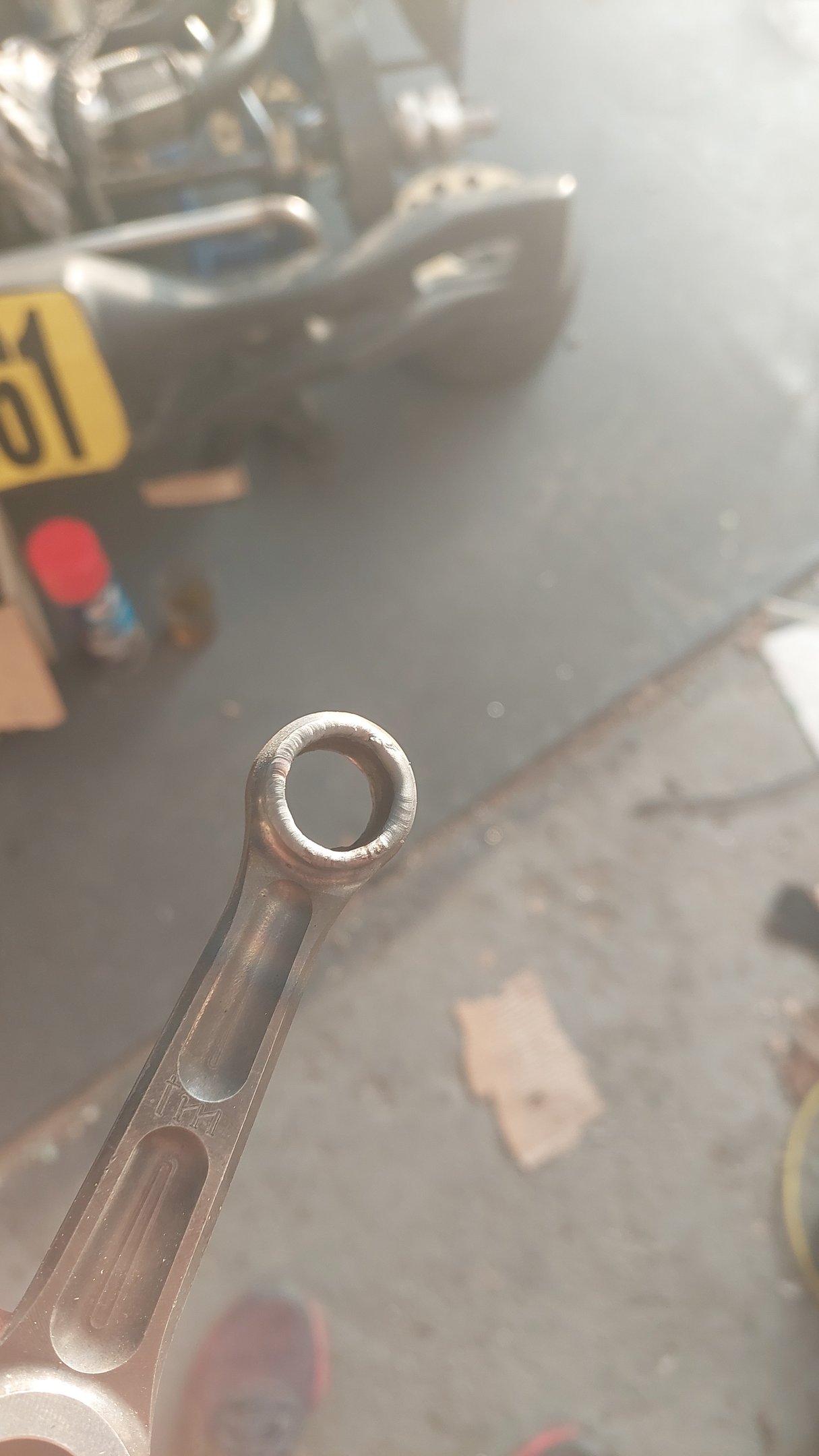 Zavarivanje poboljšane čaure u malu pesnicu klipnjače