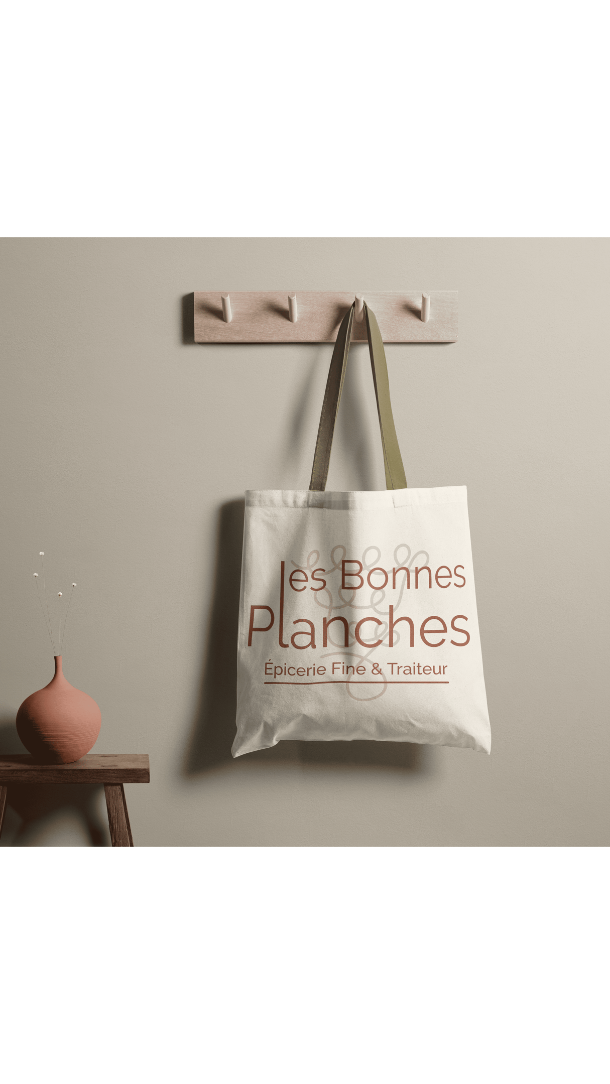Logo Les Bonnes Planches centré sur un sac en toile naturelle