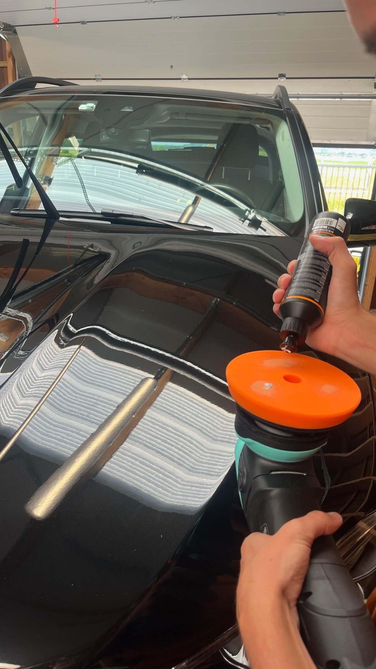 polissage en deux étapes sur une Porsche 718 à Tournai