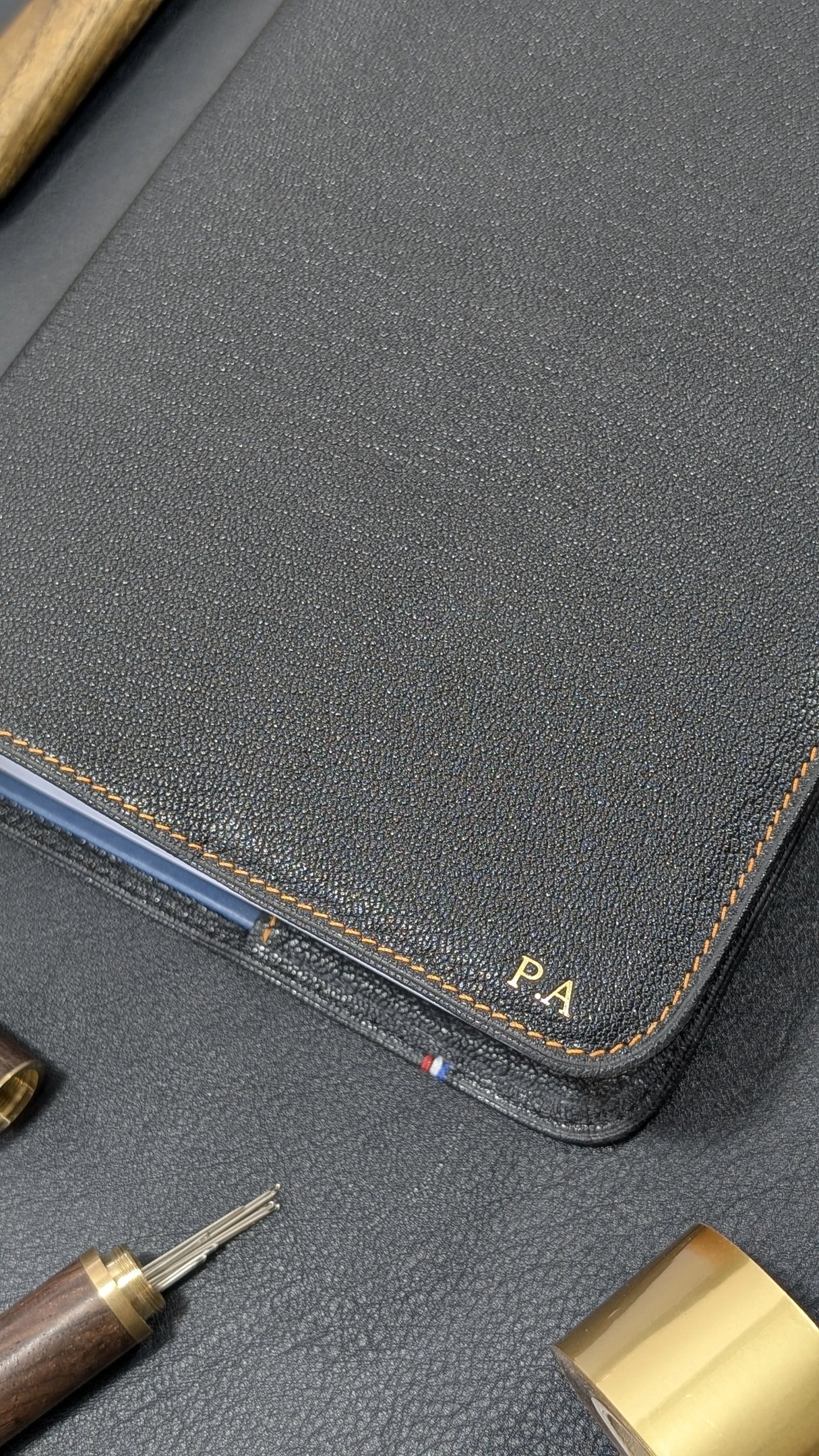 Dorure à chaud sur cuir