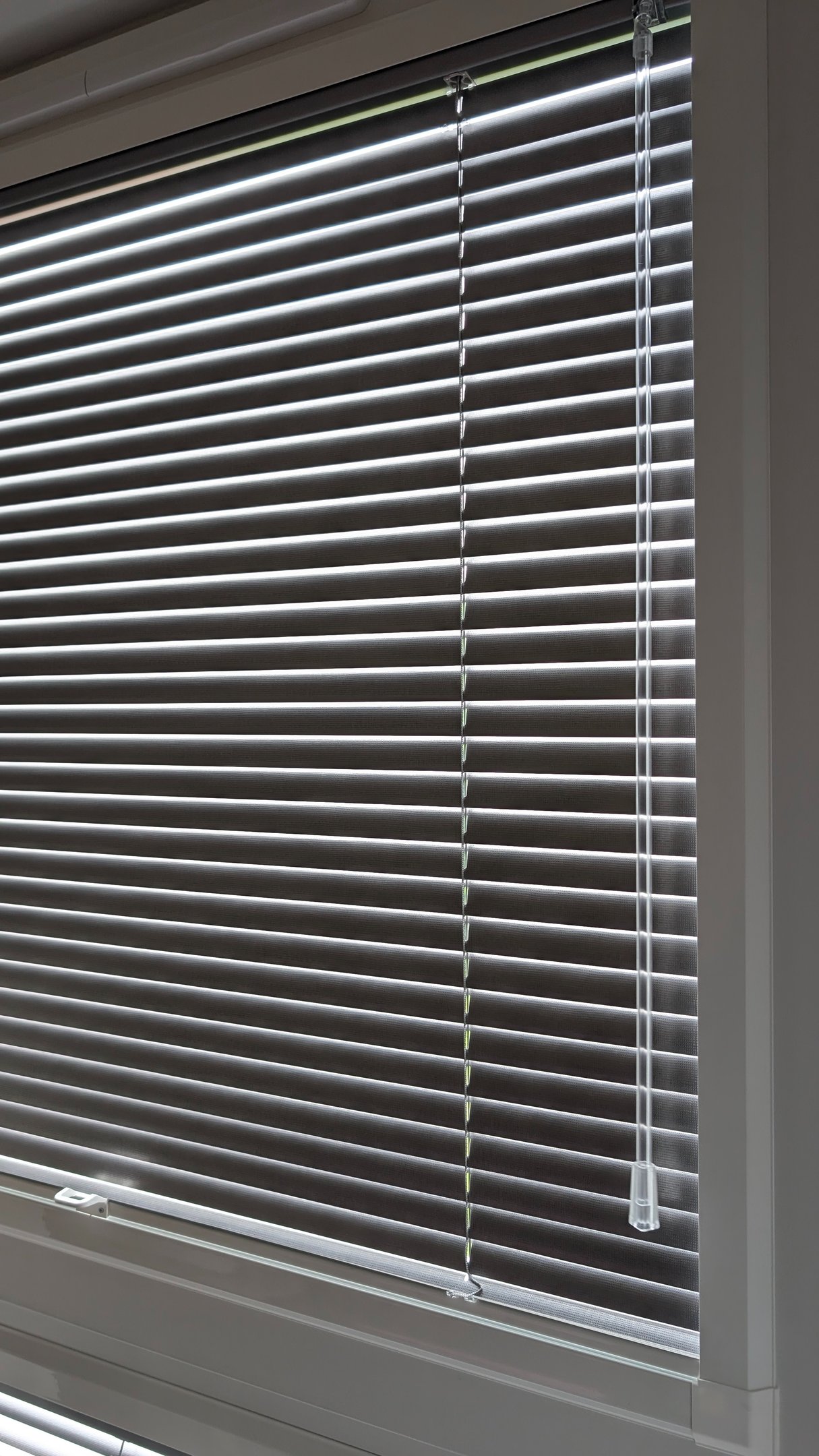 Perfect Fit aluminium venetian blind fitted to uPVC window in Aberdeen
