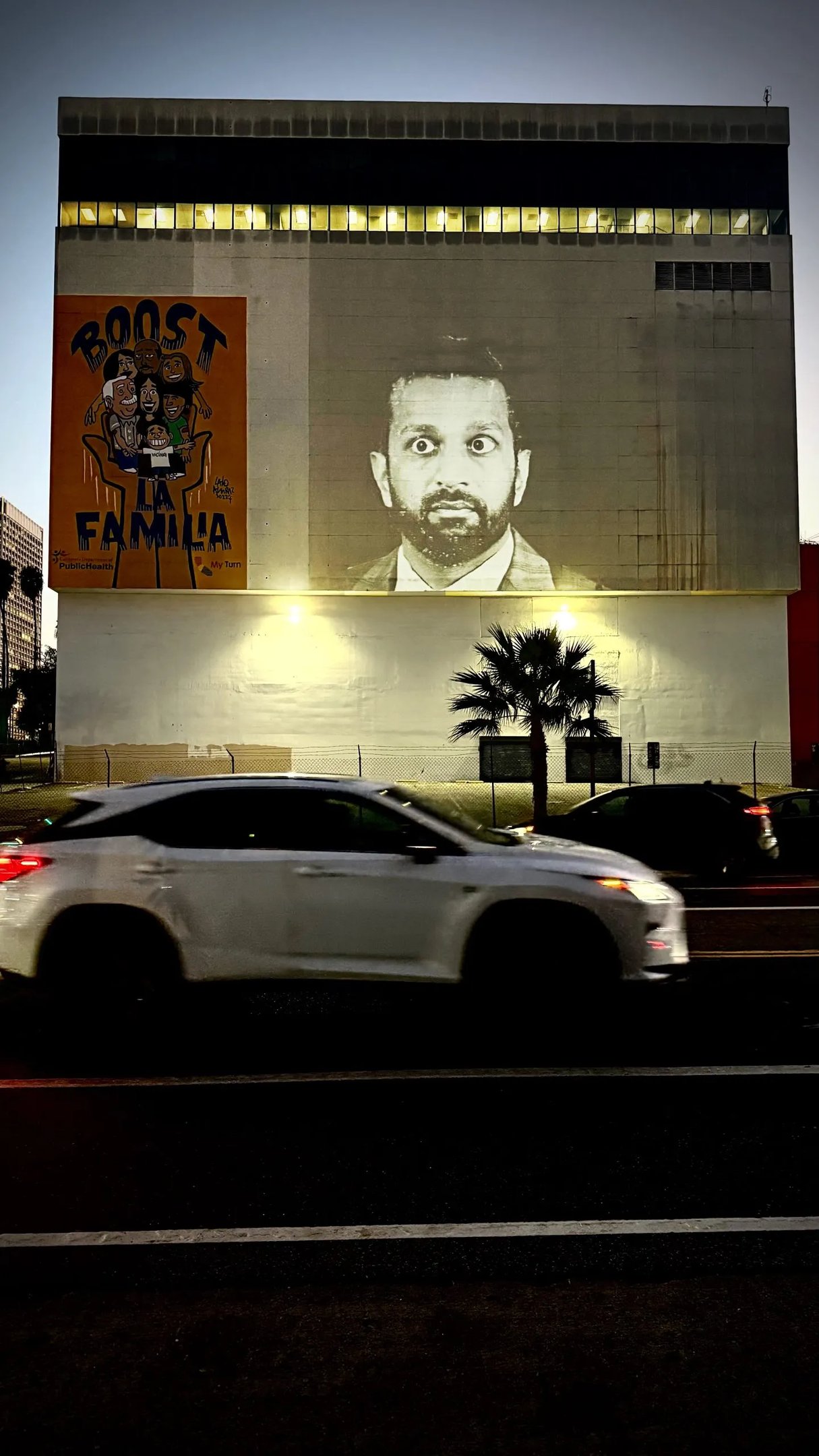 projeção digital oferece um modo de protesto antifascista temporário, escorregadio e não destrutível