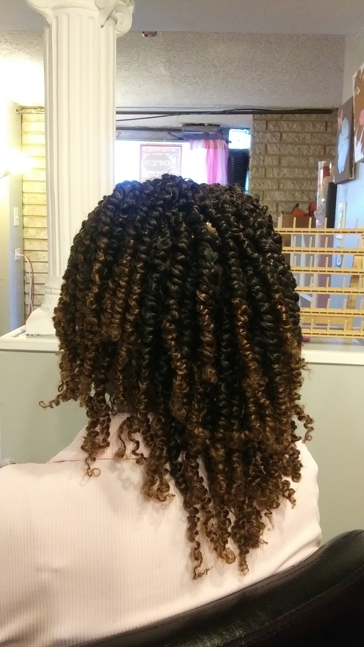 Crochet style done by a licensed stylist in Pretty in Pink Beauty Salon, Inc.
