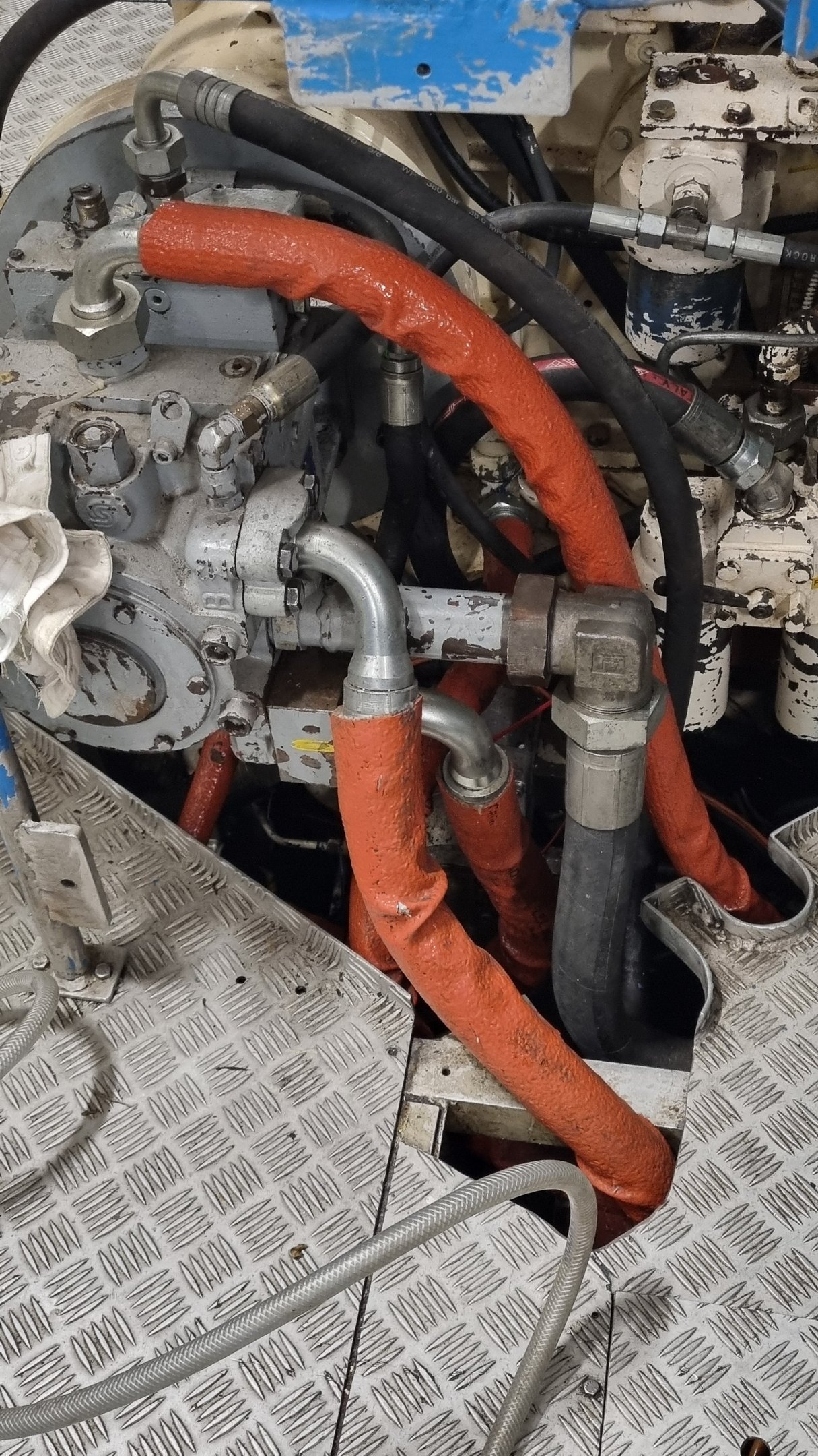 intervention sur flexibles, flexibles, moteur, pompe, maintenance navale