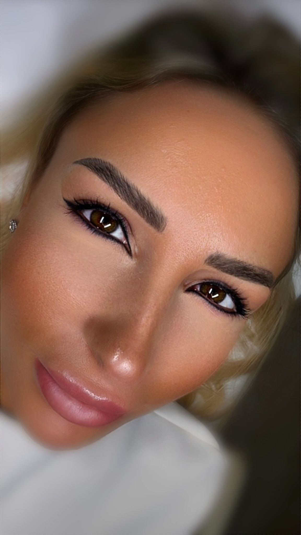 Eyeliner permanent inférieur et supérieur réalisée par Medi Kiss à Bruxelles