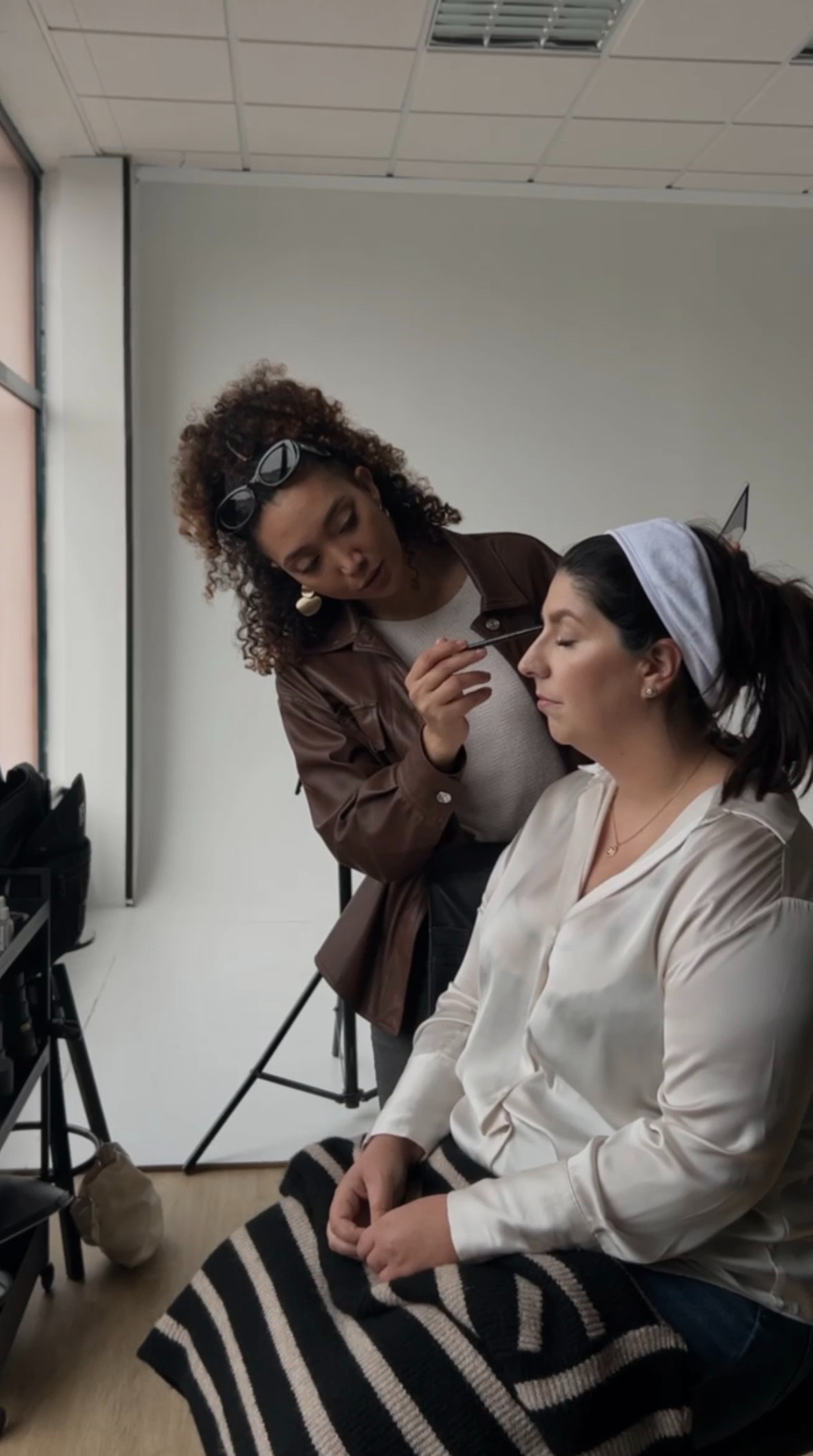dayze beauty fazendo uma producao de maquilhagem HD e babyliss para ensaio fotografico