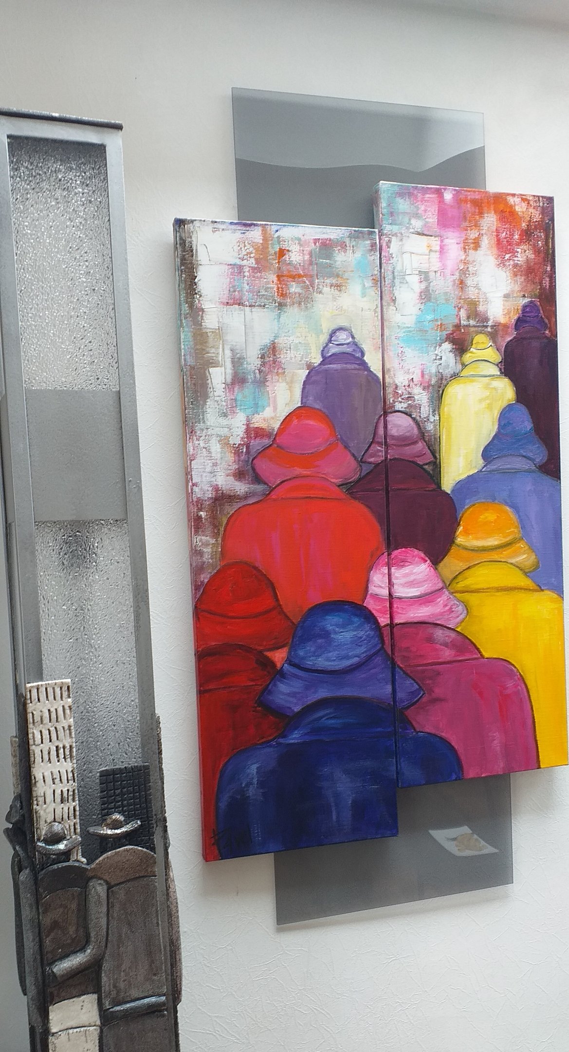 Tableau expressionniste et bas-relief céramique Patricia Pierrard - Scène de foule colorée