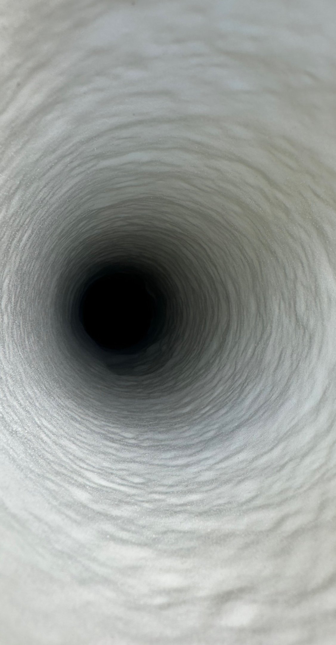 Innenansicht eines Rohrs nach Spray-Liner-Sanierung mit glatter Oberfläche