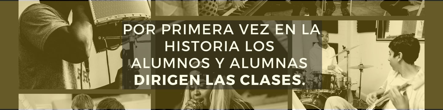 Clase en The Songwriter's School con alumnos participando activamente. Instrumentos de música.
