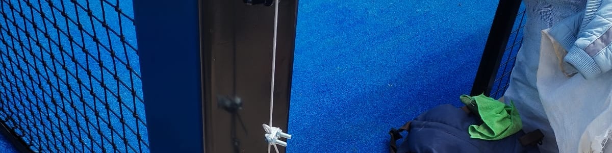 Poste de Padel con malla de Padel