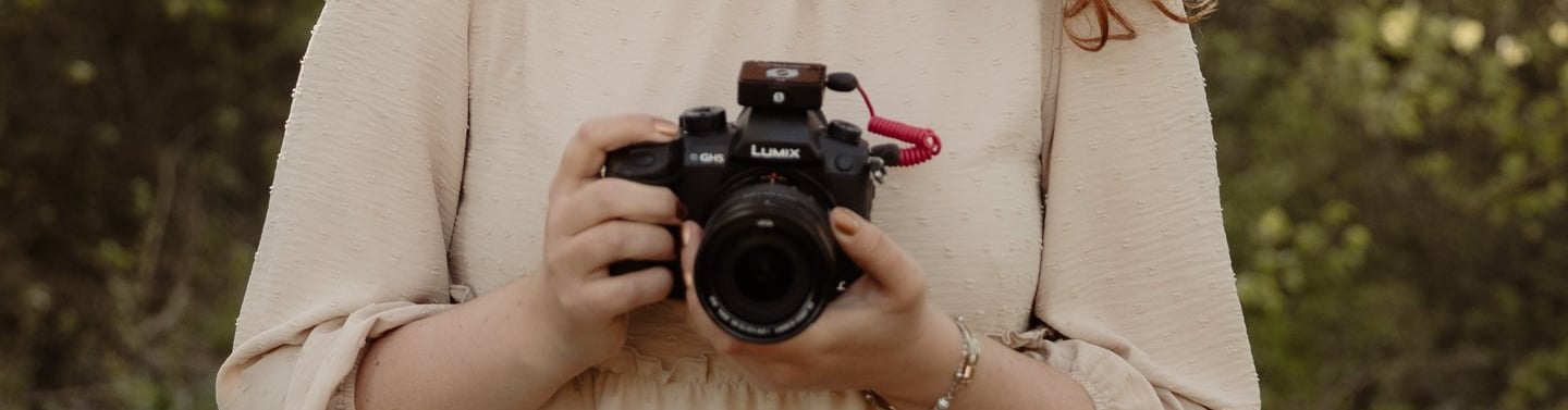 Portrait pro de la vidéaste léa olivier avec matériel