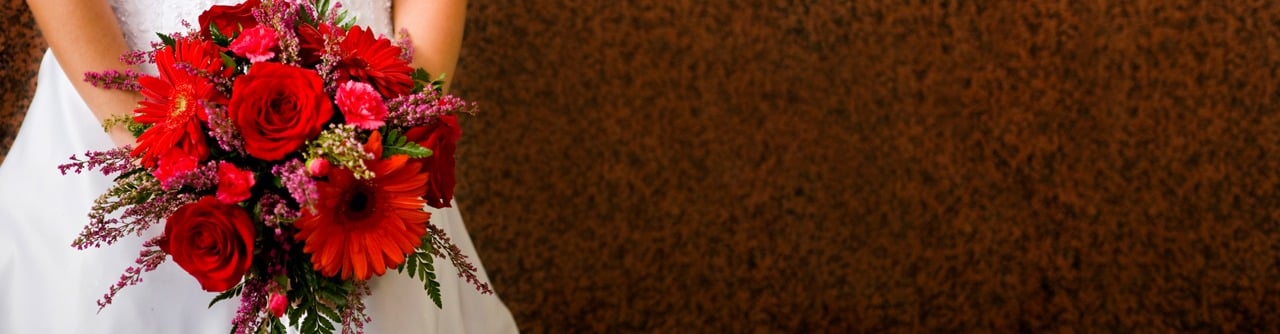 bride, red bouquet, detail, red stone wall