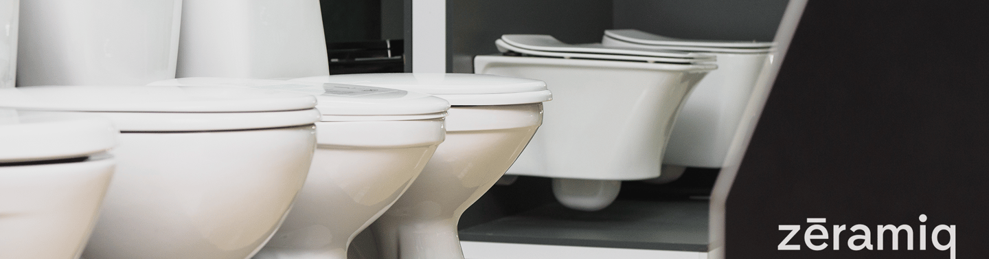 Close up de sanitarios e inodoros en la tienda de Zeramiq en Caracas