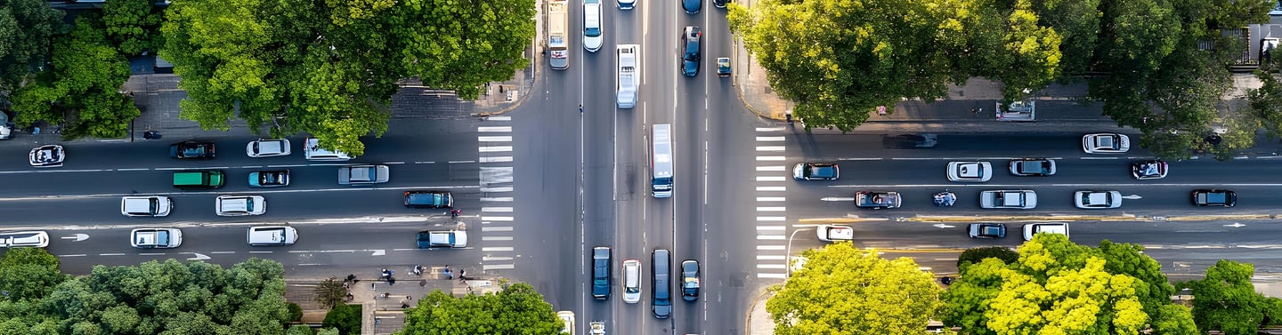 ciudad con trafico vehicular