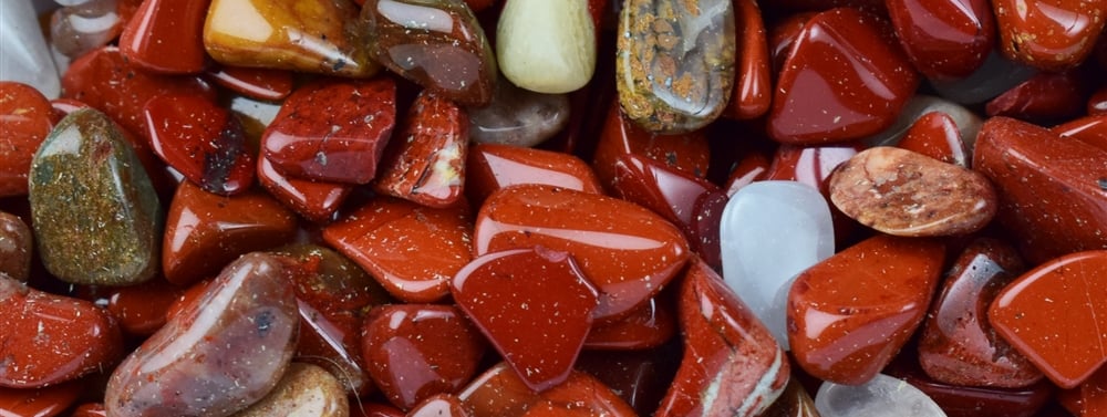 pietra-diaspro-rosso-cristalli-nicura