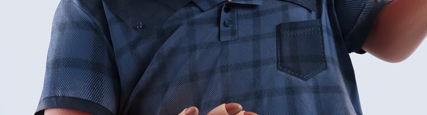 Zoom na roupa suja do personagem cartoon 3D, porco desastrado.