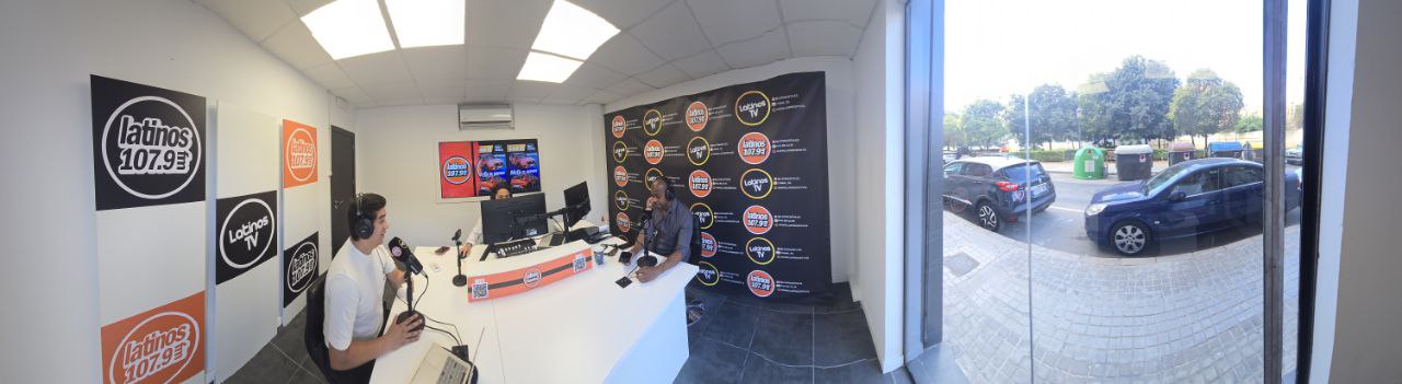 CABINA DE RADIO DE LATINOSFM 107.9 VALENCIA
