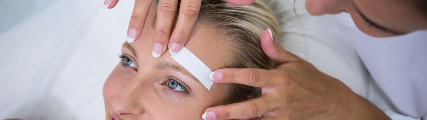 Woman getting her Eyebrows Waxing in Katy TX