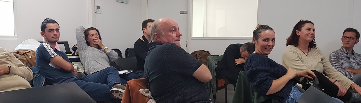 Cours de théâtre comique Paris — Comic Academy Pascal Daubias répétions des élèves
