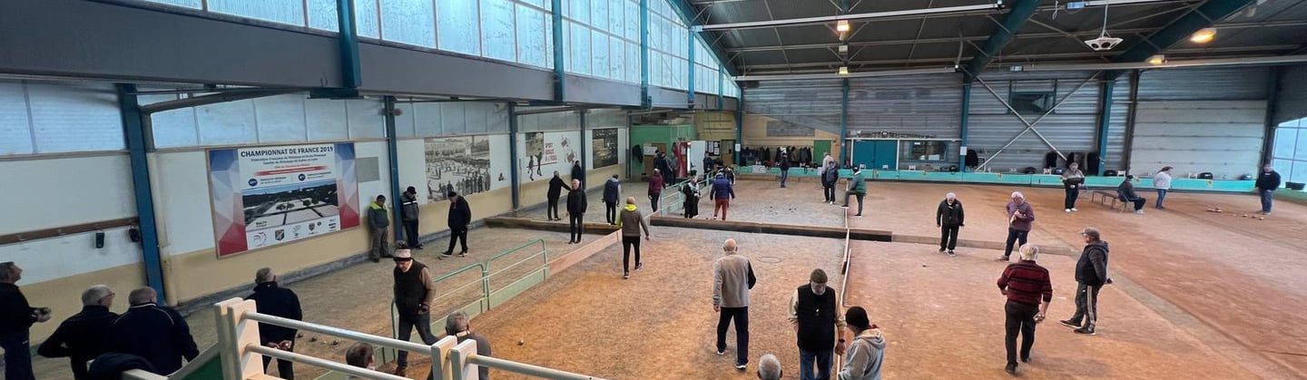 vue intérieur du boulodrome de la bâtie