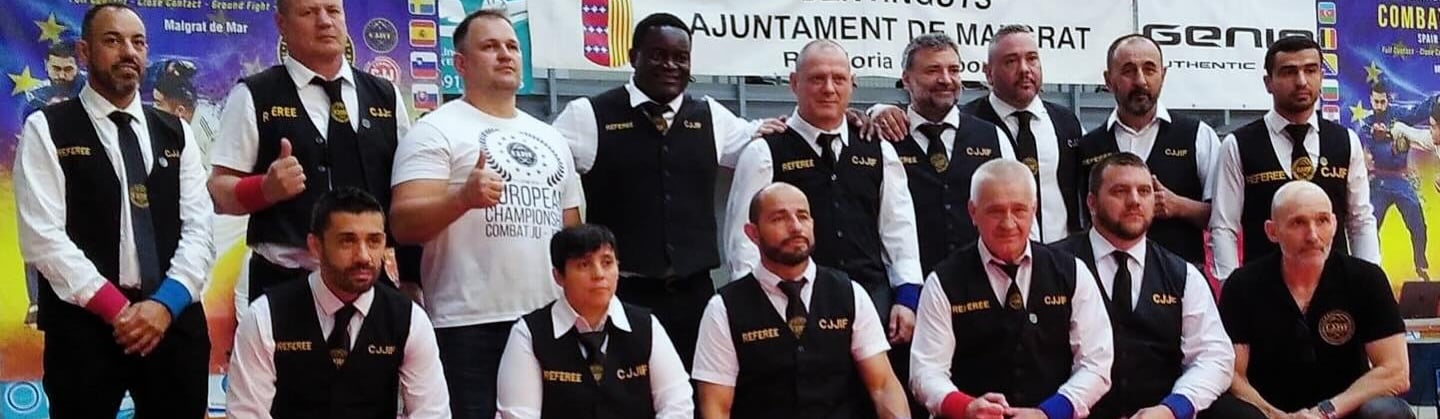 Equipo de referees y arbitros de la Federación Española de Combat Ju Jutsu en una Competición Oficia