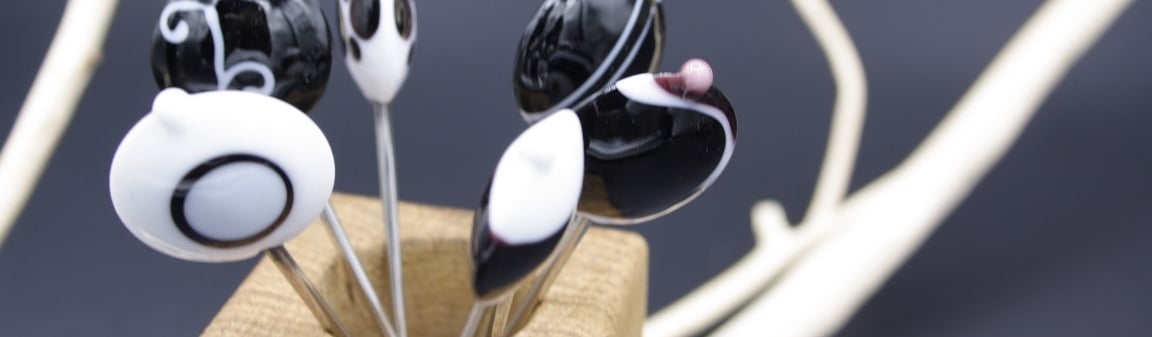 Pique à apéro noir et blanc en verre de Murano