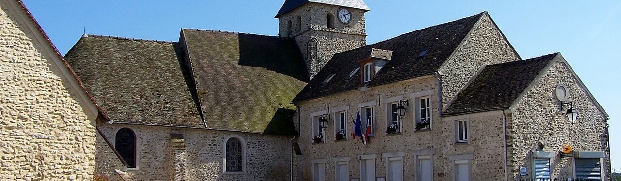 Photo de l'église et de la mairie de Tacoignières 78910 - ATZ Diagnostic Immobilier