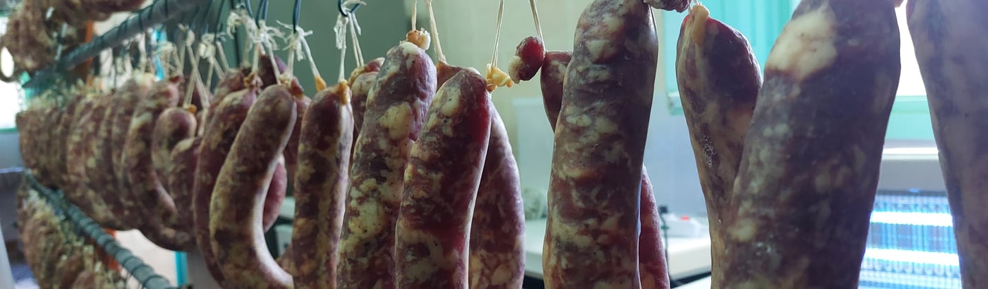 stagionatura salumi produzione agriturismo Agrisole