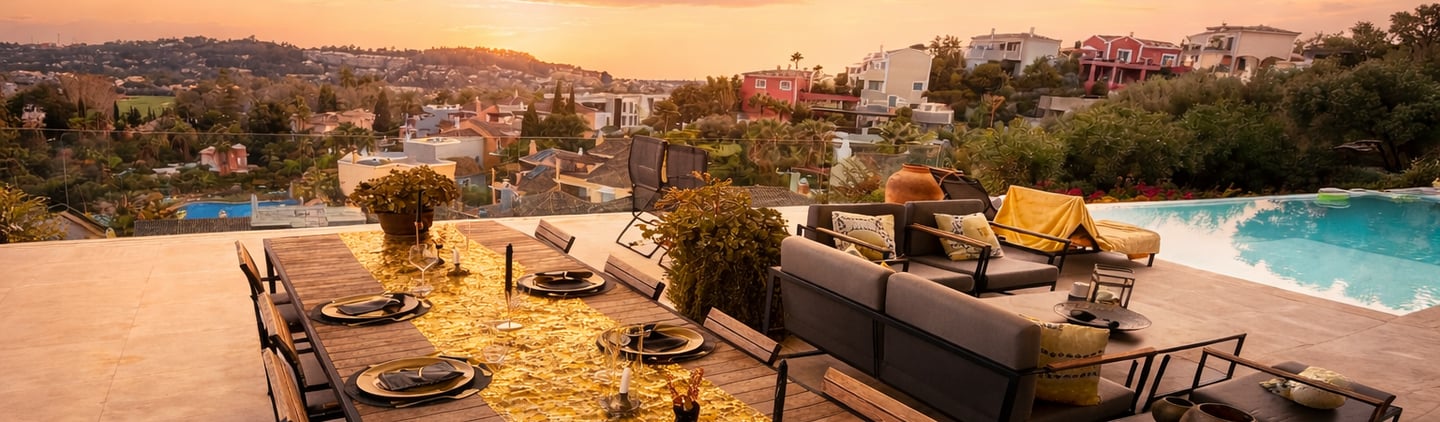 mesa preparada en villa de Marbella