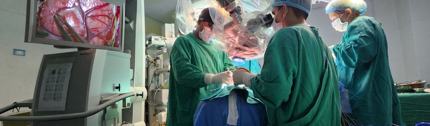 Dr. David Tafur / Neurosurgeon in Lima / Best Spine Surgeon