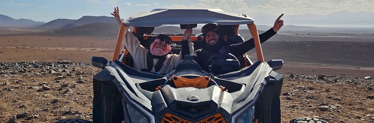 Buggy dans desert du palmeraie