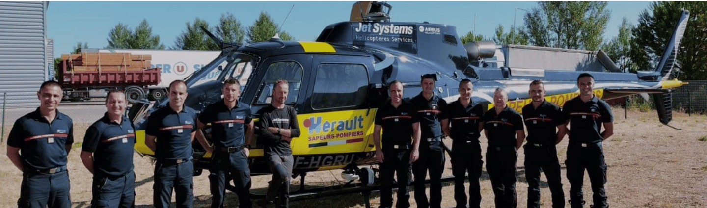 The hérault team of firefighters with their reconaissance helicopter