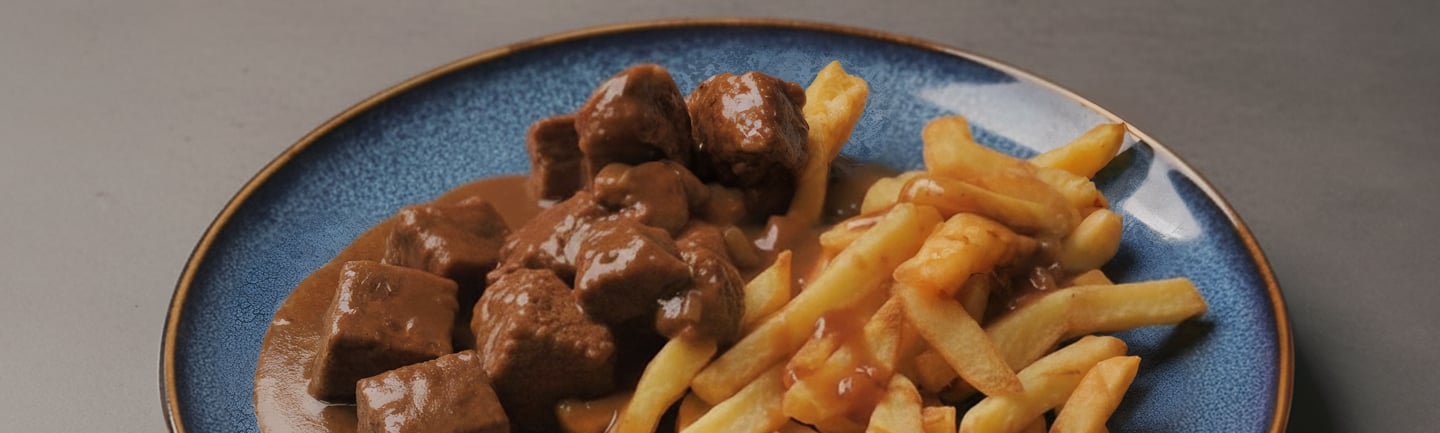 Mijoté de carbonnades flamandes à la bière brune avec morceaux de bœuf tendres et sauce onctueuse.