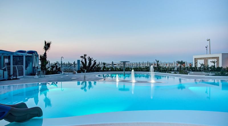 Piscina in spiaggia, riviera romagnola