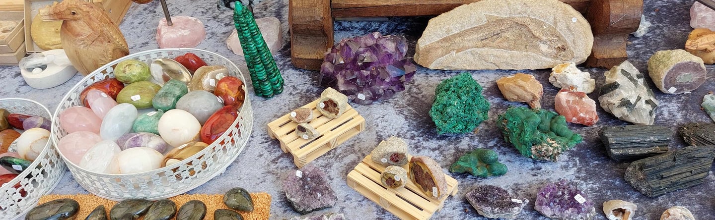 Ein Ausschnitt eines Marktstandes der Galerie Zauberwelt