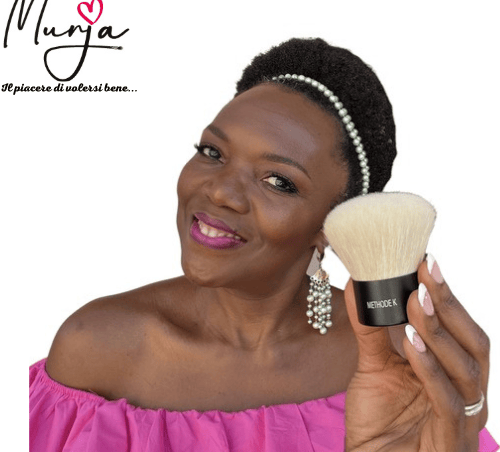 Méthode Kouoh, CEO di METHODE K con il suo maxi pennello kabuki pelo naturale di capra