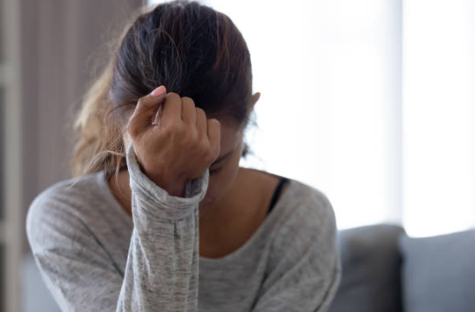 Cédric maynadié hypnotherapeute dans le gard. gestion de la douleur aigue et chronique