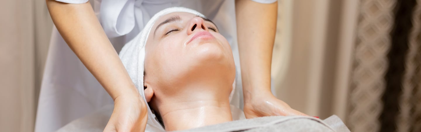 Massage facial in Korattur at Golden Dreams Spa for glowing and healthy skin